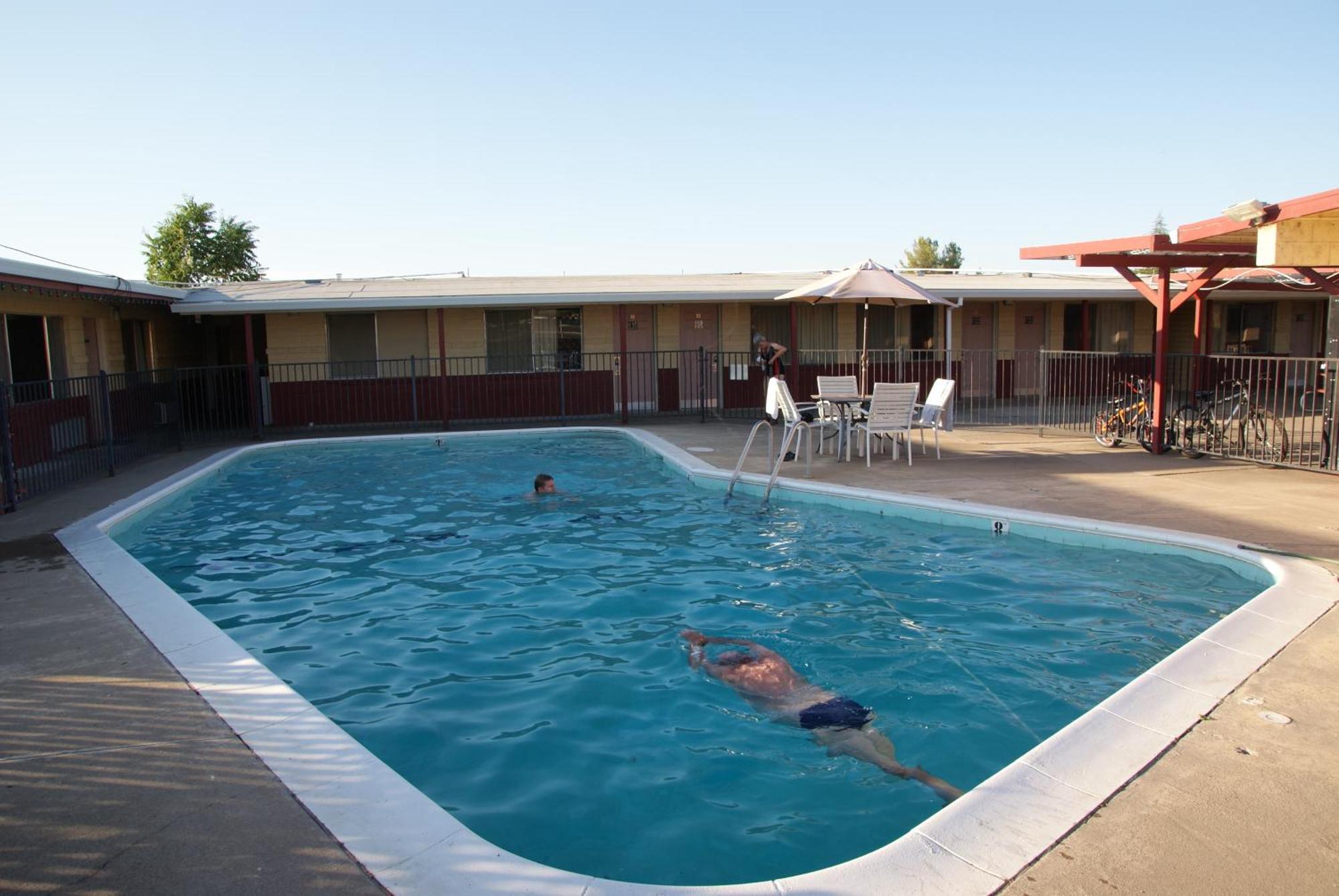 Gateway Inn Red Bluff Exteriör bild